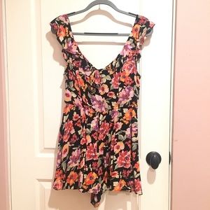 Urban Outfitters Size 6 Romper